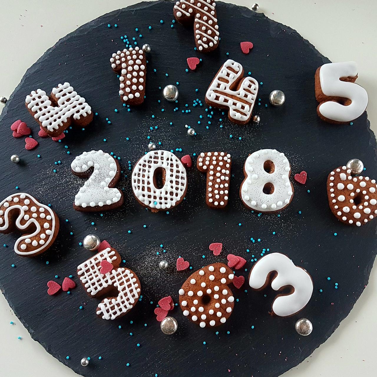 pierniczki z lukrem cyferki