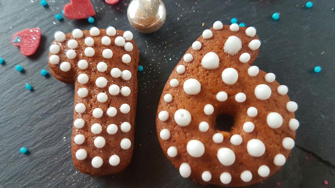 pierniczek z lukrem cyferka 16