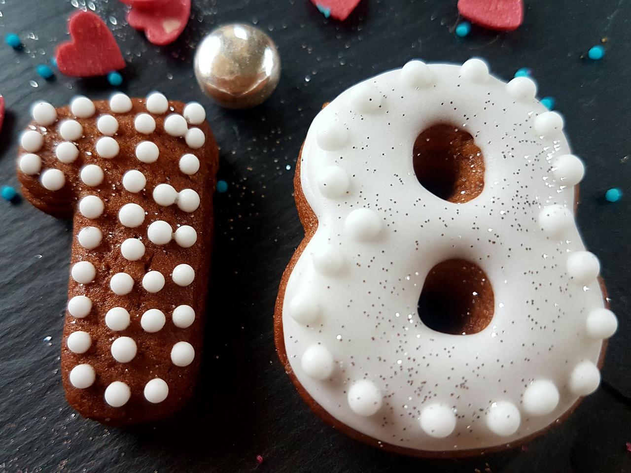 pierniczek z lukrem cyferka 18