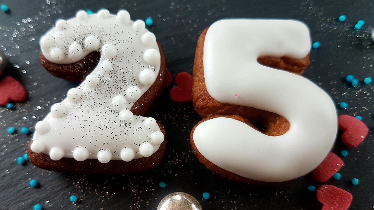 pierniczek z lukrem cyferka 25