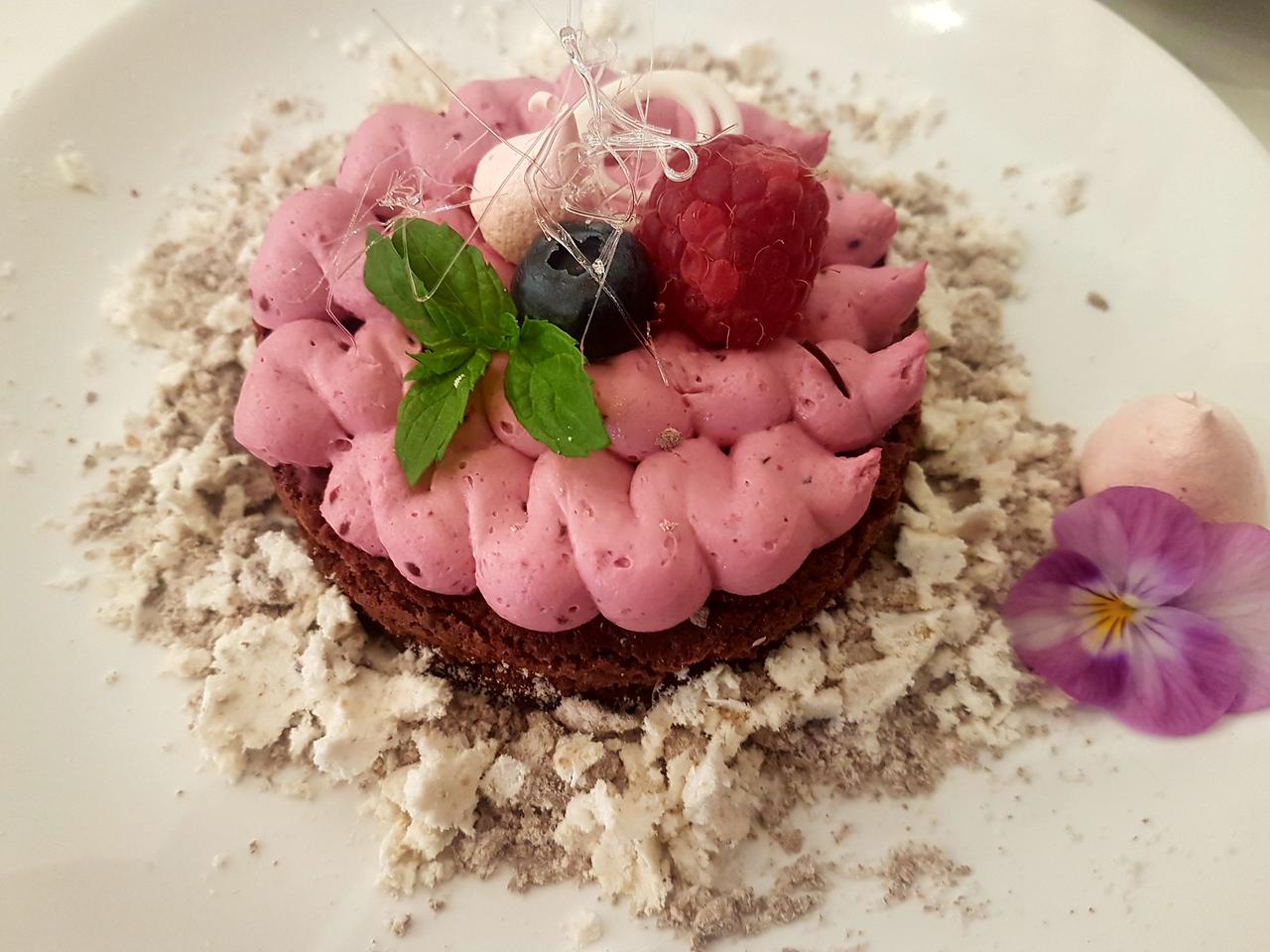 czekoladowy fondant i mus porzeczkowy