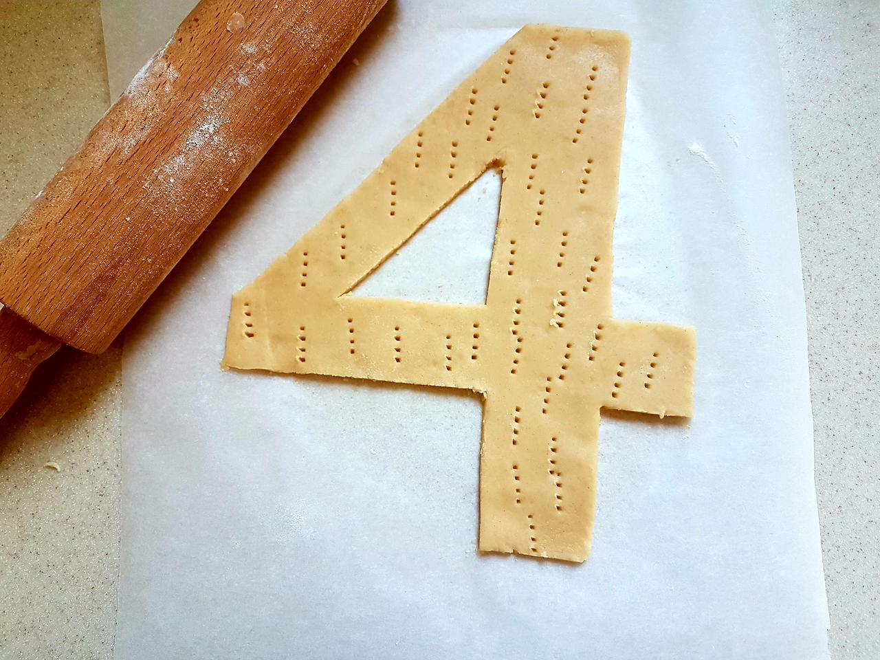 number cake wycinanie ciasta