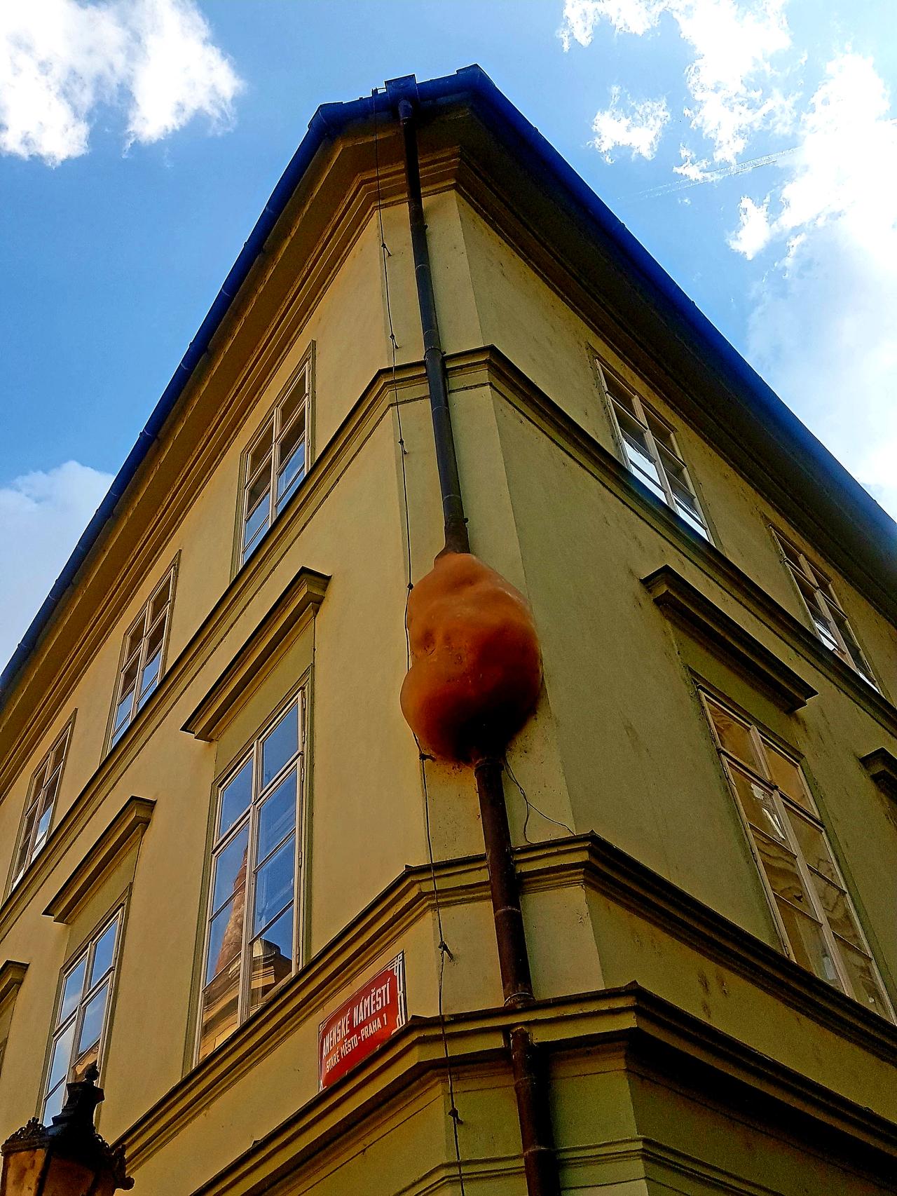 rzezba David Cerny Praga