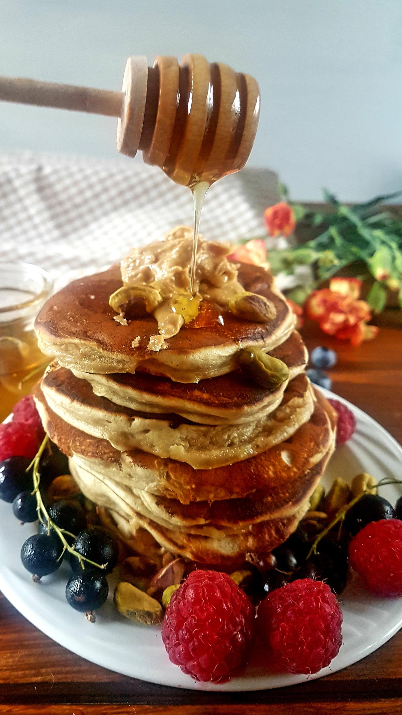 pancakes z maslem orzechowym