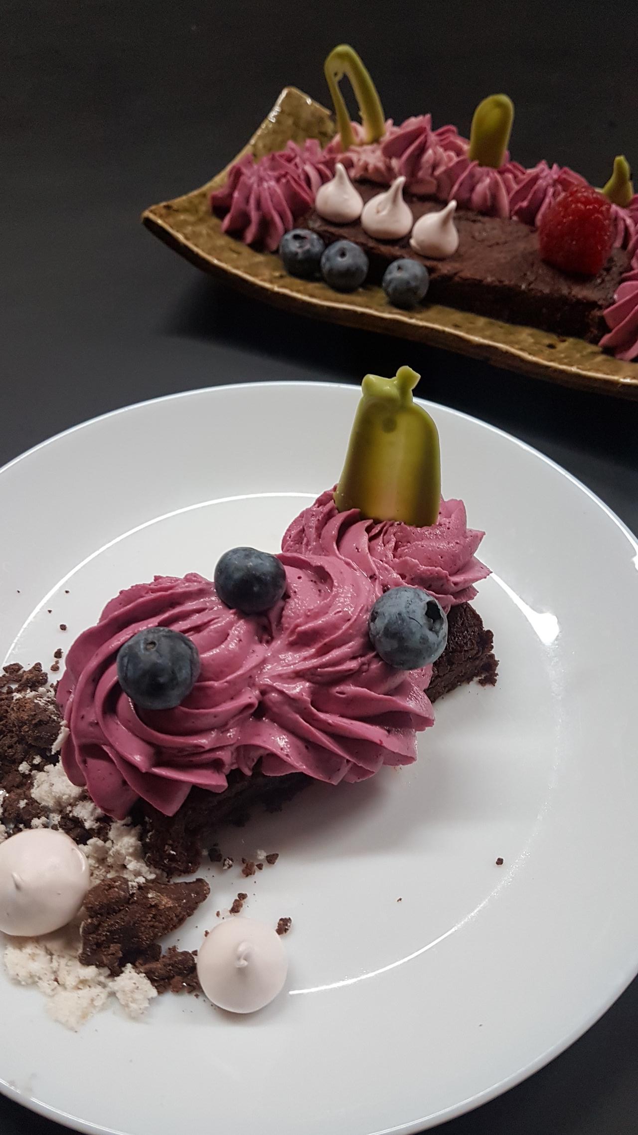 deser na talerzy fondant